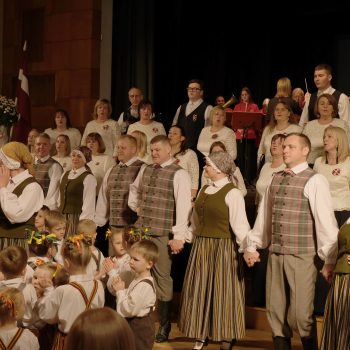 Latvijas valsts svētku koncerts Madlienas kultūras namā